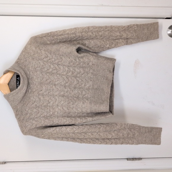 Elegant Gray Cable Knit Turtleneck Sweater - Picture 2 of 5